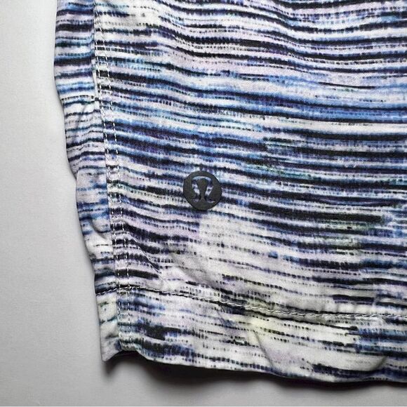 Lululemon &go Keepsake Short in Blurry Belle Multi - Picture 7 of 8